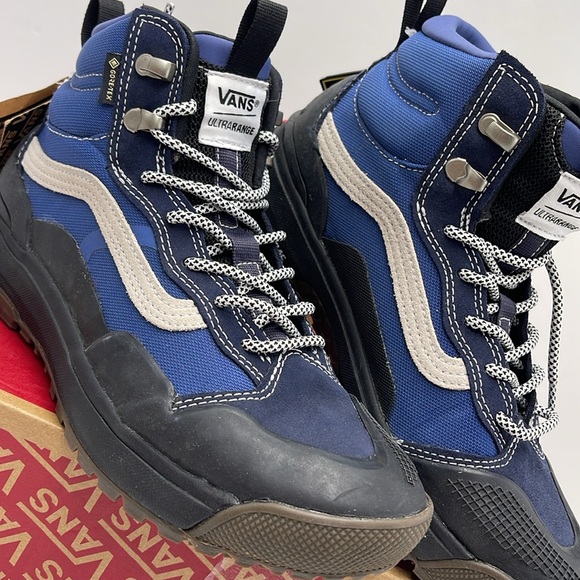 Vans WMNS Ultrarange Exo Hi
Navy/Black
VN0005VANGV
Sneakers - Picture 7 of 16